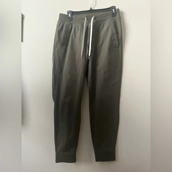 Vuori Meta Elastic Waist Pants Men’s Size Medium Performance Army Green EUC - Picture 1 of 6